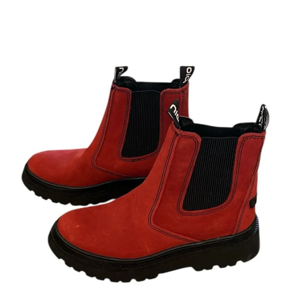 Bionica Dina Rogue Red Women’s Boot, size 8, NWOT Floor display